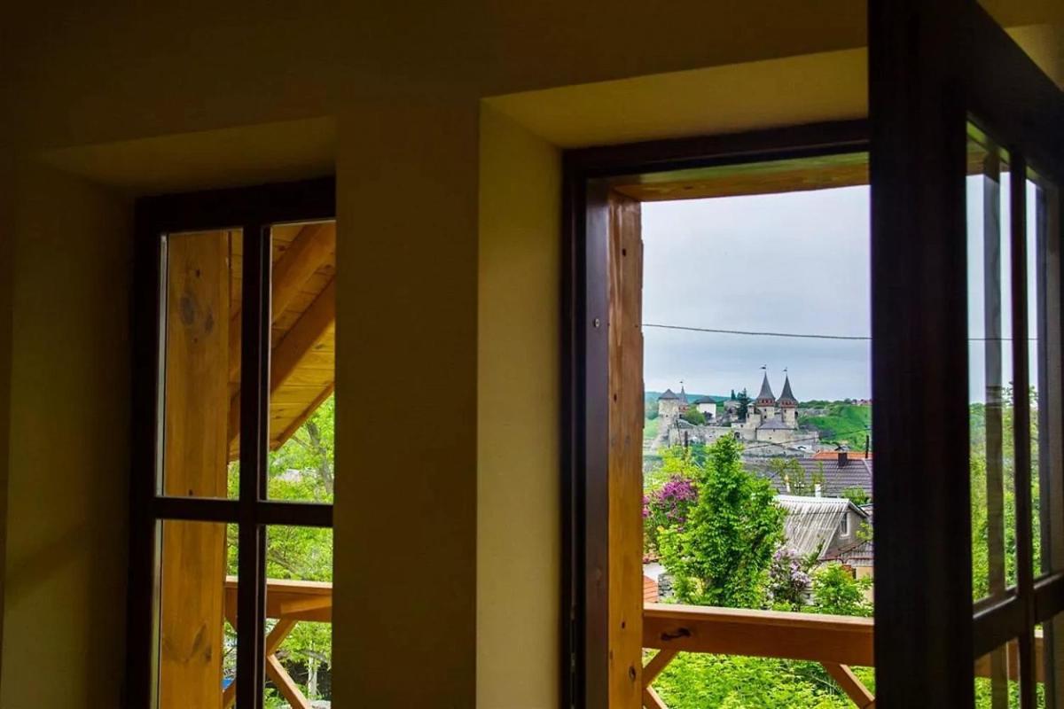 Tisnyi 7 Guest House Kamianets-Podilskyi Ngoại thất bức ảnh